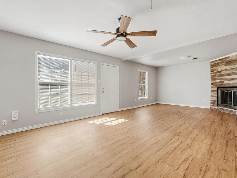 2034 Collins Ave — Photo 22