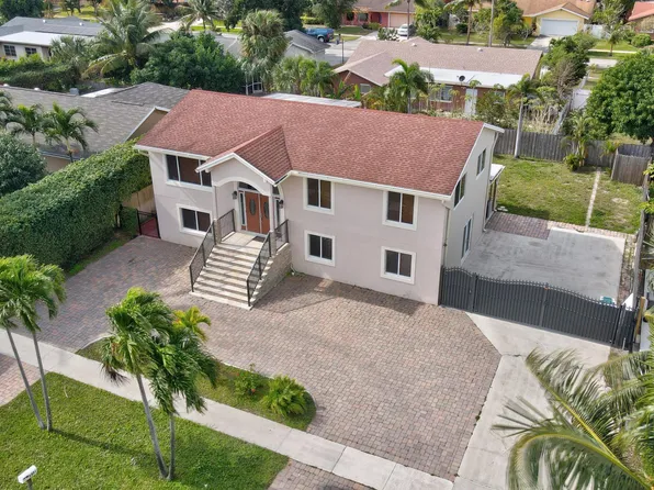 1371 Woodcrest Road W, West Palm Beach, FL 33417