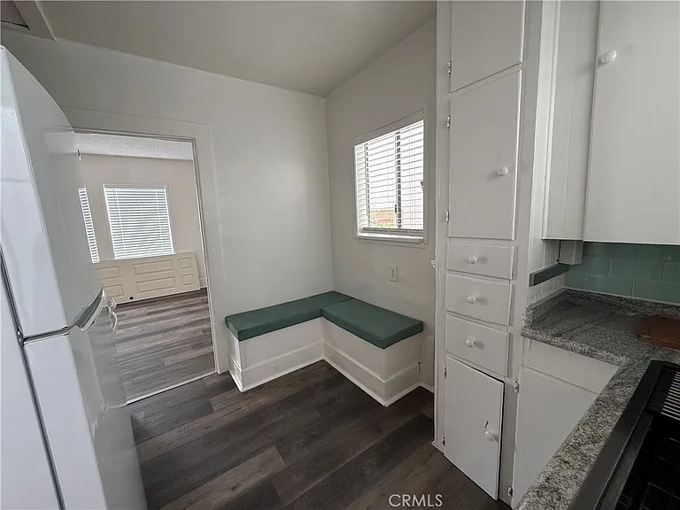 1053 Loma Dr — Photo 7