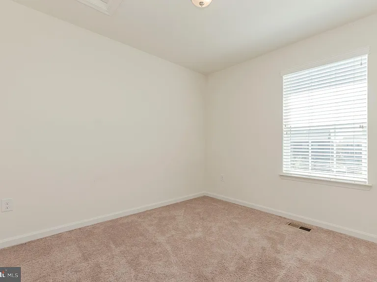 172 Drexel Ct — Photo 40