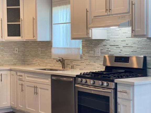 5th image of 3901 Walton Ave