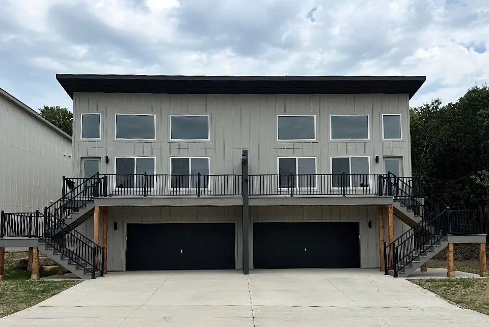 2900 SW Villa West Dr