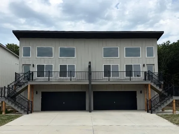 2900 SW Villa West Dr, Topeka, KS 66614