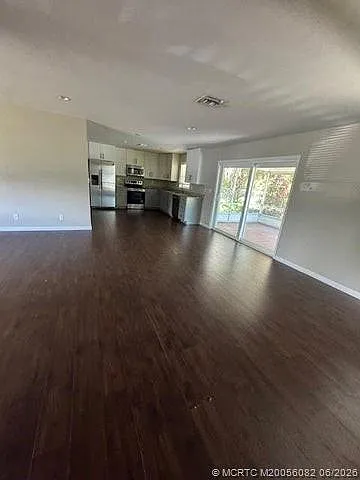 709 SE Alamanda Way — Photo 7