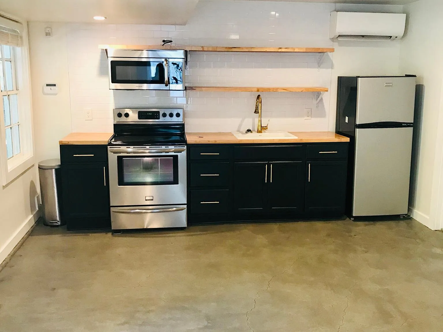 Studio, 400 sqft, $1,400 — Photo 2