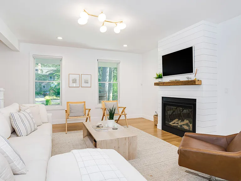7715 Soundview Ave — Photo 5