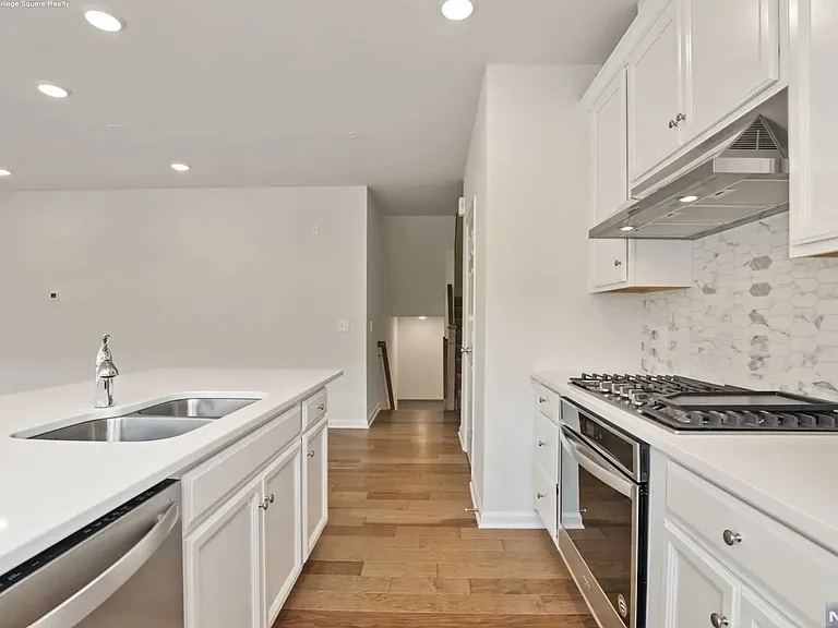 7 Leahy Dr — Photo 10