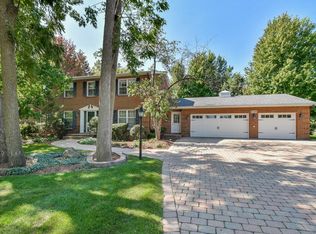 1336 Shady Ln, Wheaton, IL 60187