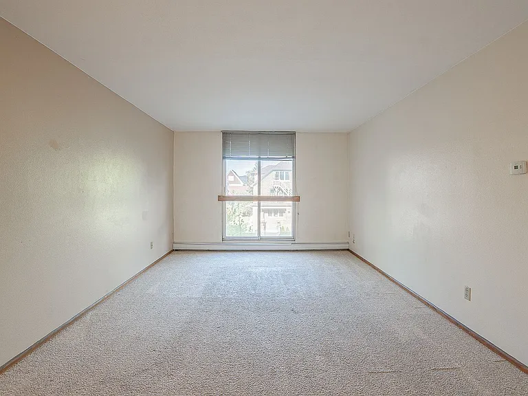 3055 N Oakland Ave — Photo 17
