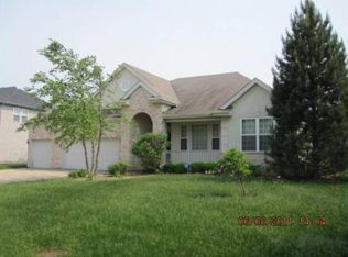 5599 Chapel Hill Rd, Gurnee, IL 60031