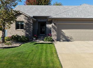 1907 S Campbell Trl, Sioux Falls, SD 57106