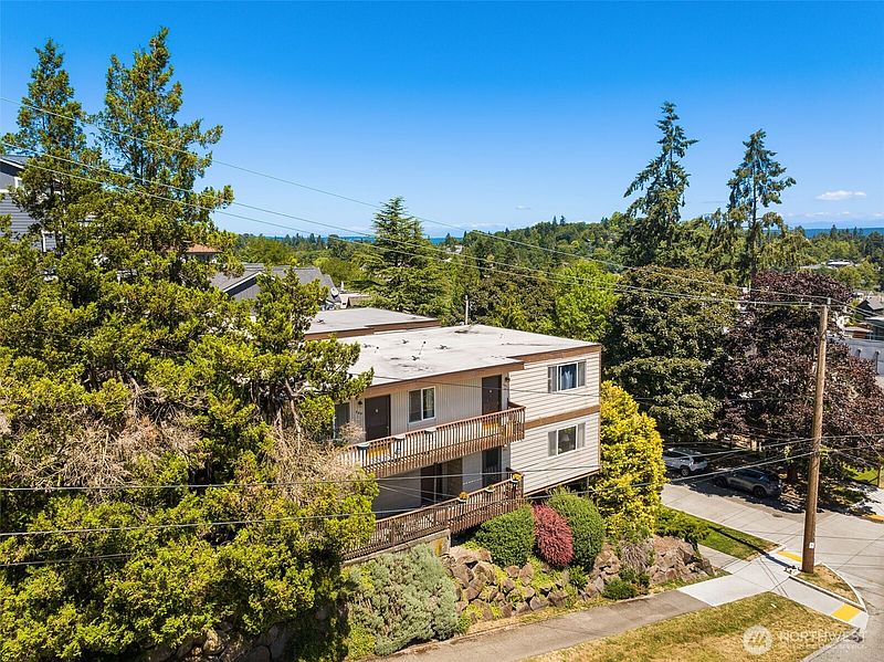2nd image of 205 26th Avenue E