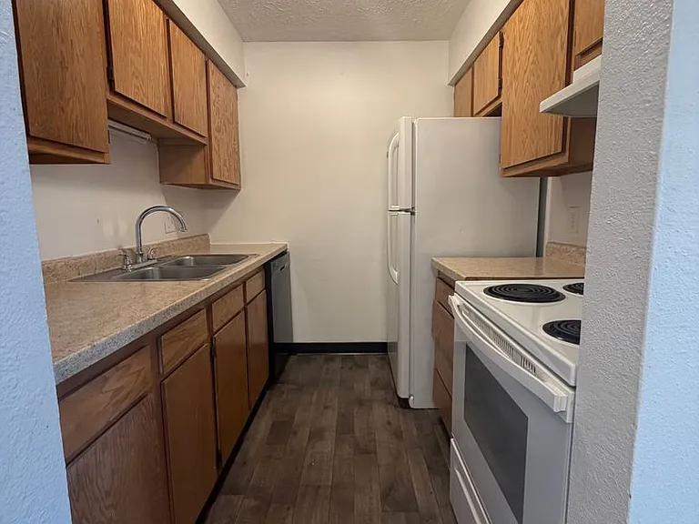 Hidden Bluffs Apartments — Photo 22