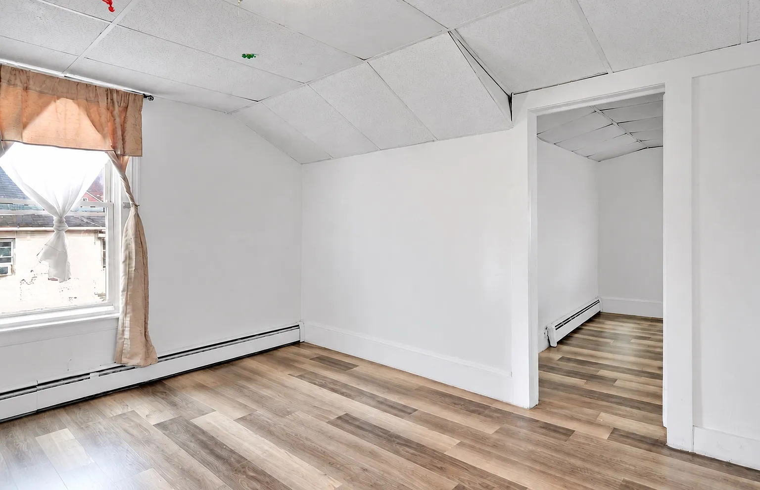 2 bed, 900 sqft, $1,280 — Photo 2