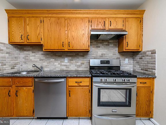 4th image of 93 Chatham Ct