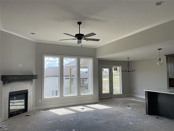 4th image of 9215 N Poplar Ave