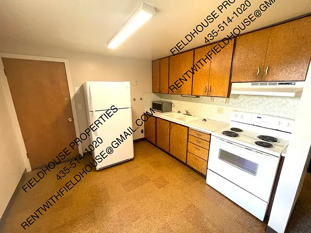 20 Hillside Cir #2 — Photo 2