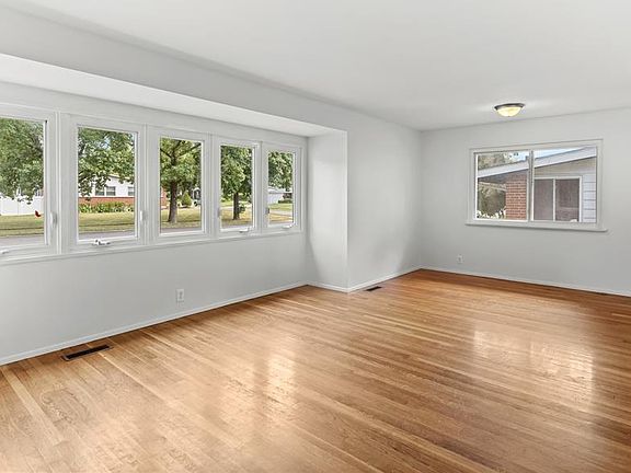 5th image of 3190 N Waterford Dr