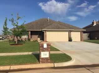733 S Pointe Ln, Mustang, OK 73064