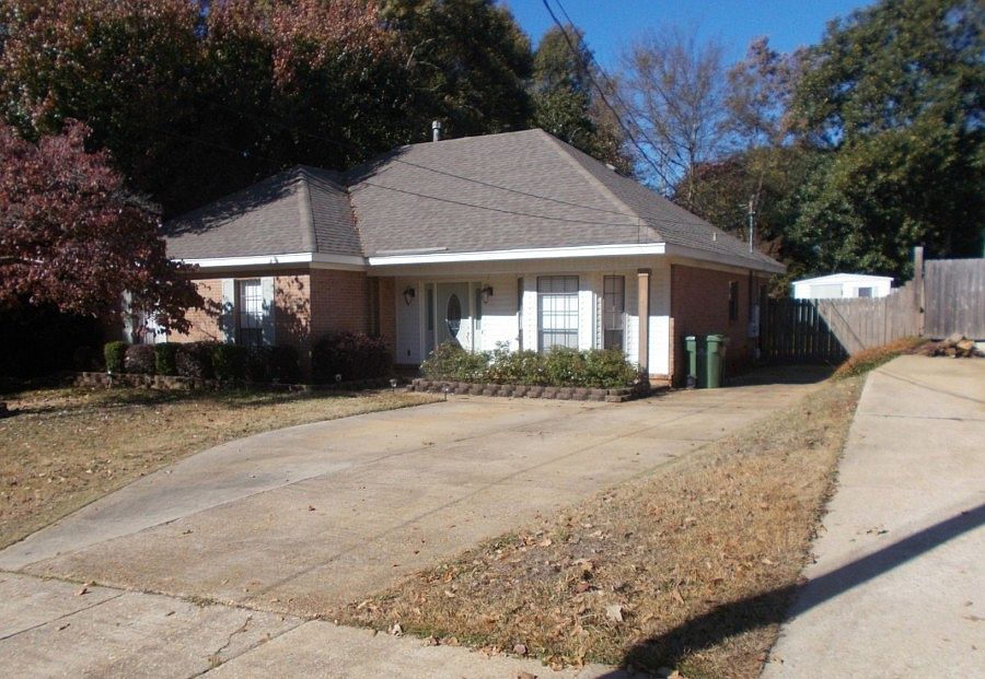 2nd image of 2944 Willow Lane Dr