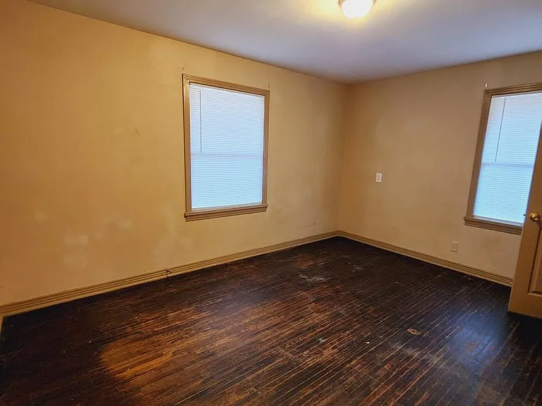 605 Olive St — Photo 3