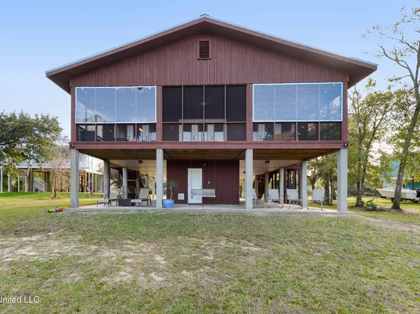 2036 Mitteer Dr, Bay Saint Louis, MS 39520