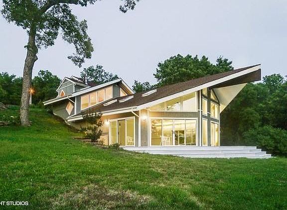 2nd image of 7818 N Scenic Dr