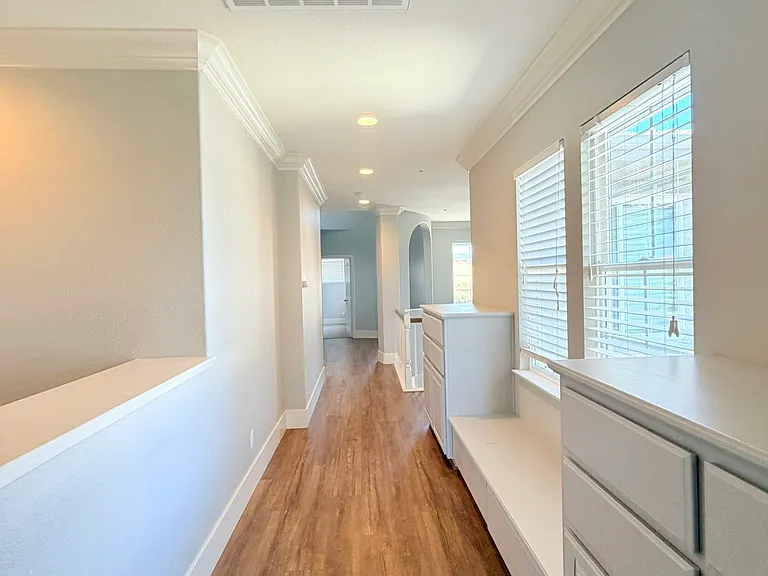 850 Monterey Ct — Photo 16