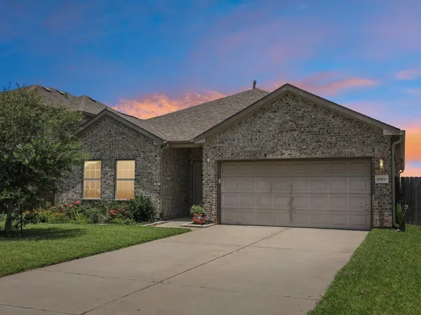 8806 Explorer Dr, Texas City, TX 77591