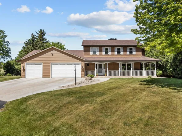 1245 Weatherwood Dr, Neenah, WI 54956