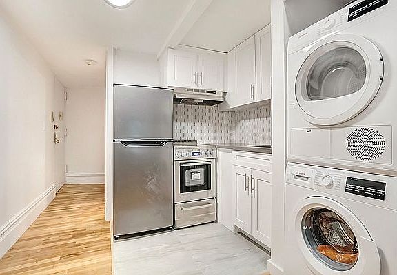 5th image of 124 W 73rd St #4