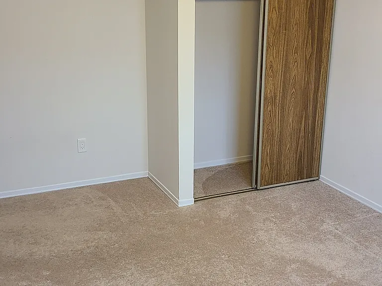 1216 Commissioners Rd W #11 — Photo 11