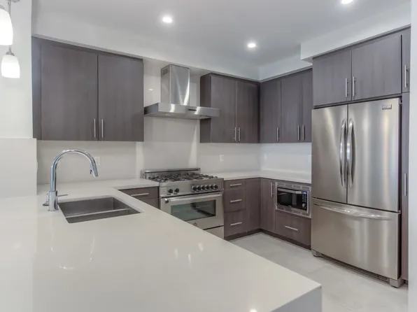 Le Beauvoir, 120 Granville Ave #106, Los Angeles, CA 90049