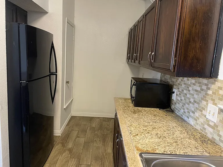 109 W Mockingbird Ln #4 — Photo 4