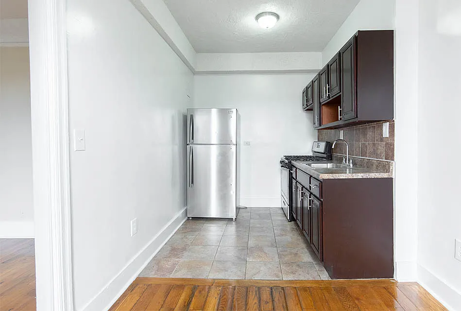 106 S Harrison St — Photo 4