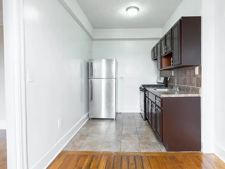106 S Harrison St — Photo 4