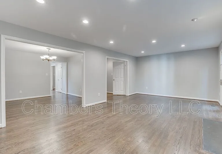 1003 Jennifer Ln — Photo 18