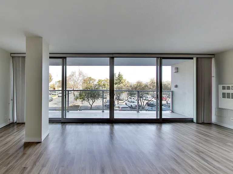 Panomar Luxury Apartments — Photo 19