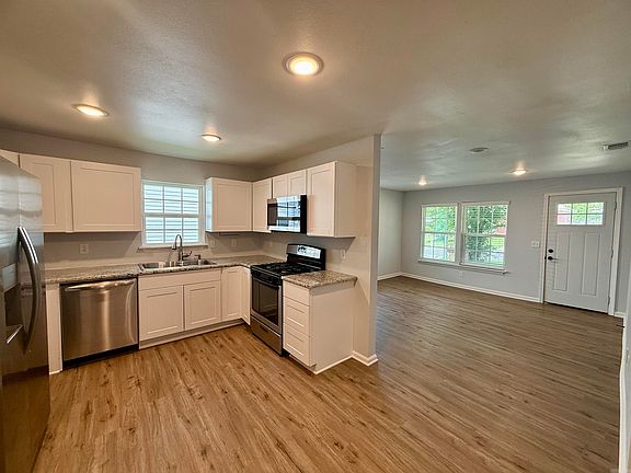 5th image of 708 W Ashley St