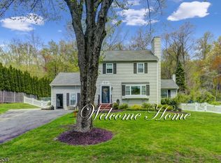 98 Countryside Dr, Hackettstown, NJ 07840