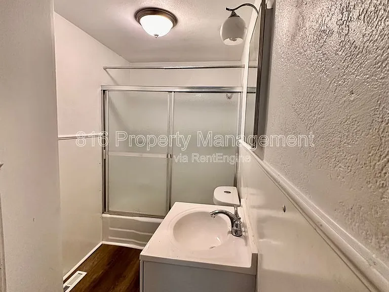 639 S Crysler Ave #E — Photo 4