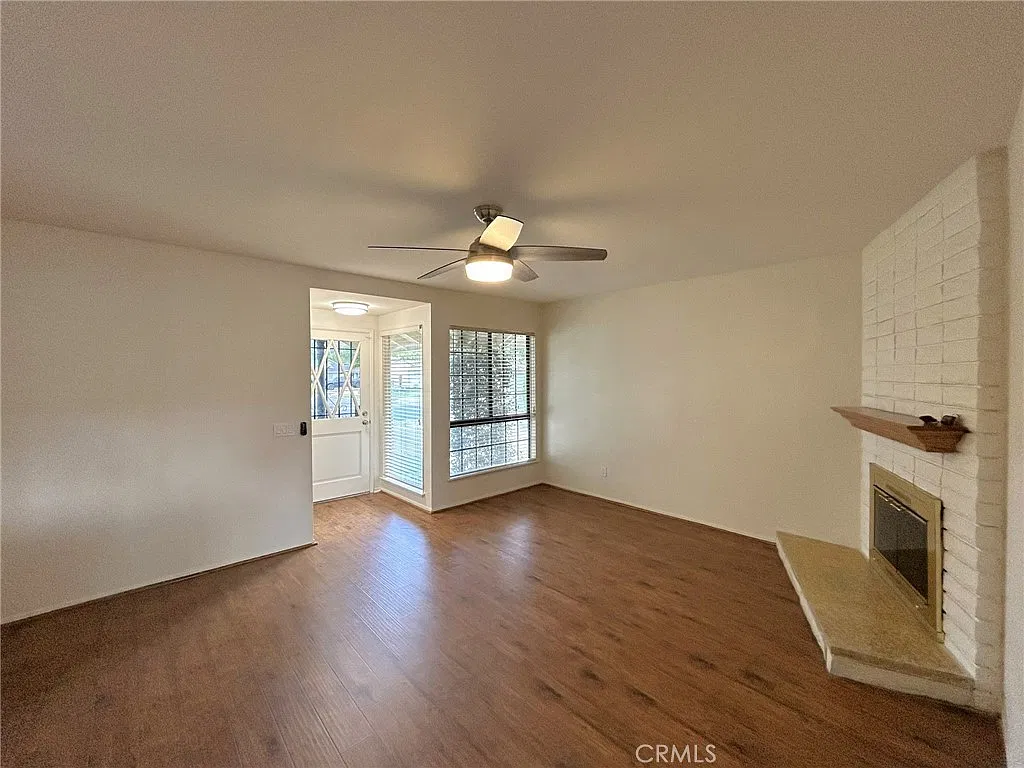 3 bed, 1361 sqft, $3,295 — Photo 4
