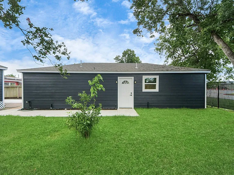1218 Des Jardines St — Photo 22