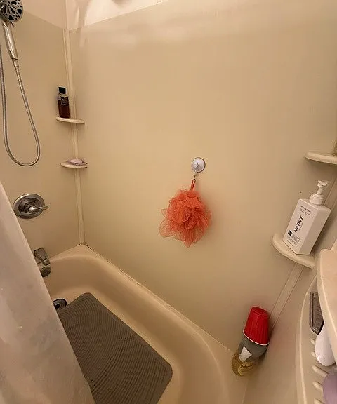 Bath tub
