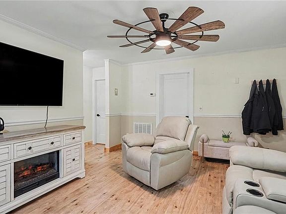 5th image of 137 Oak Ridge Pl