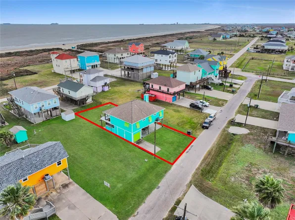 122 Ocean View Dr, Crystal Beach, TX 77650