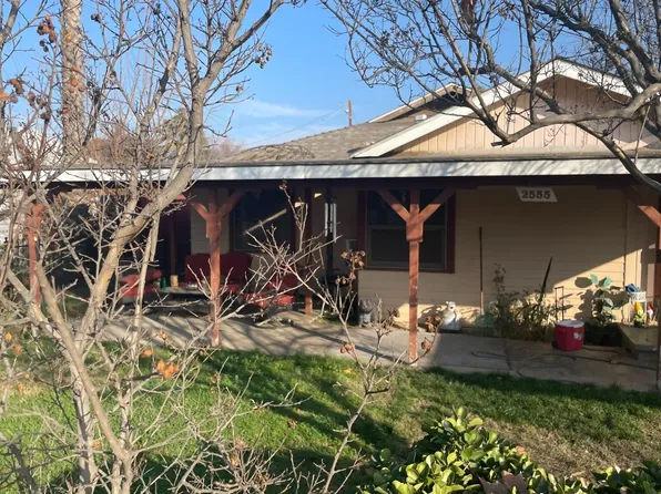 2555 S 11th St, Fresno, CA 93725