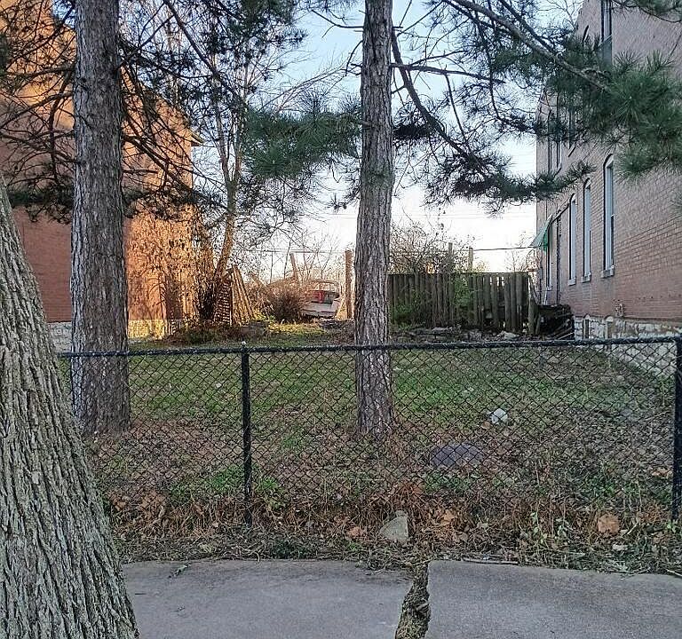 2nd image of 3010 Lee Ave