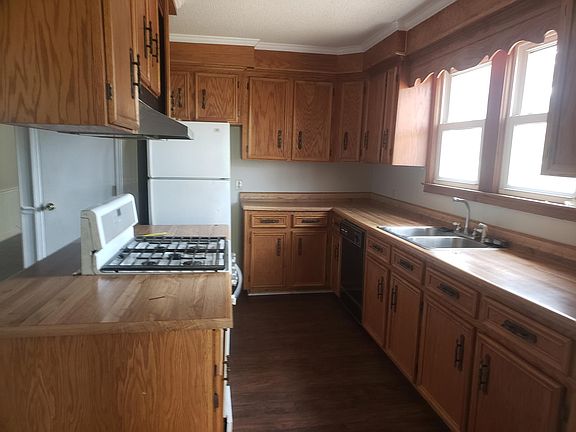 2nd image of 302 Pitts Cir #302