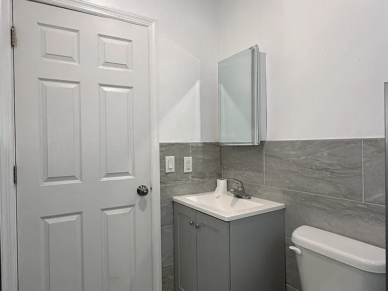 38 Clendenny Ave #1R — Photo 7